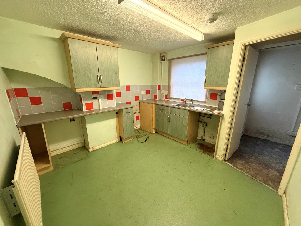 Lot: 175 - HOUSE FOR IMPROVEMENT - Kitchen